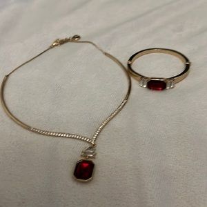 Necklace and bracelet set